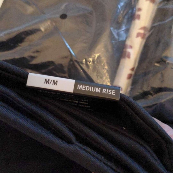 Victoria's Secret Sport Capri - Picture 3 of 3